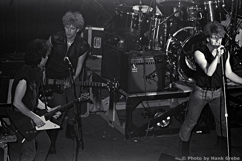 U2-22Feb1982-Concert-041
