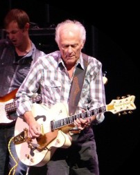 paul-cotton-musician-57bafe6d-b0c1-4eb9-8e68-d9a77f70743-resize-750