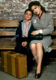 frankie-muniz-bernadette-peters-what-the-deaf-man-heard-1997-BPG4GP